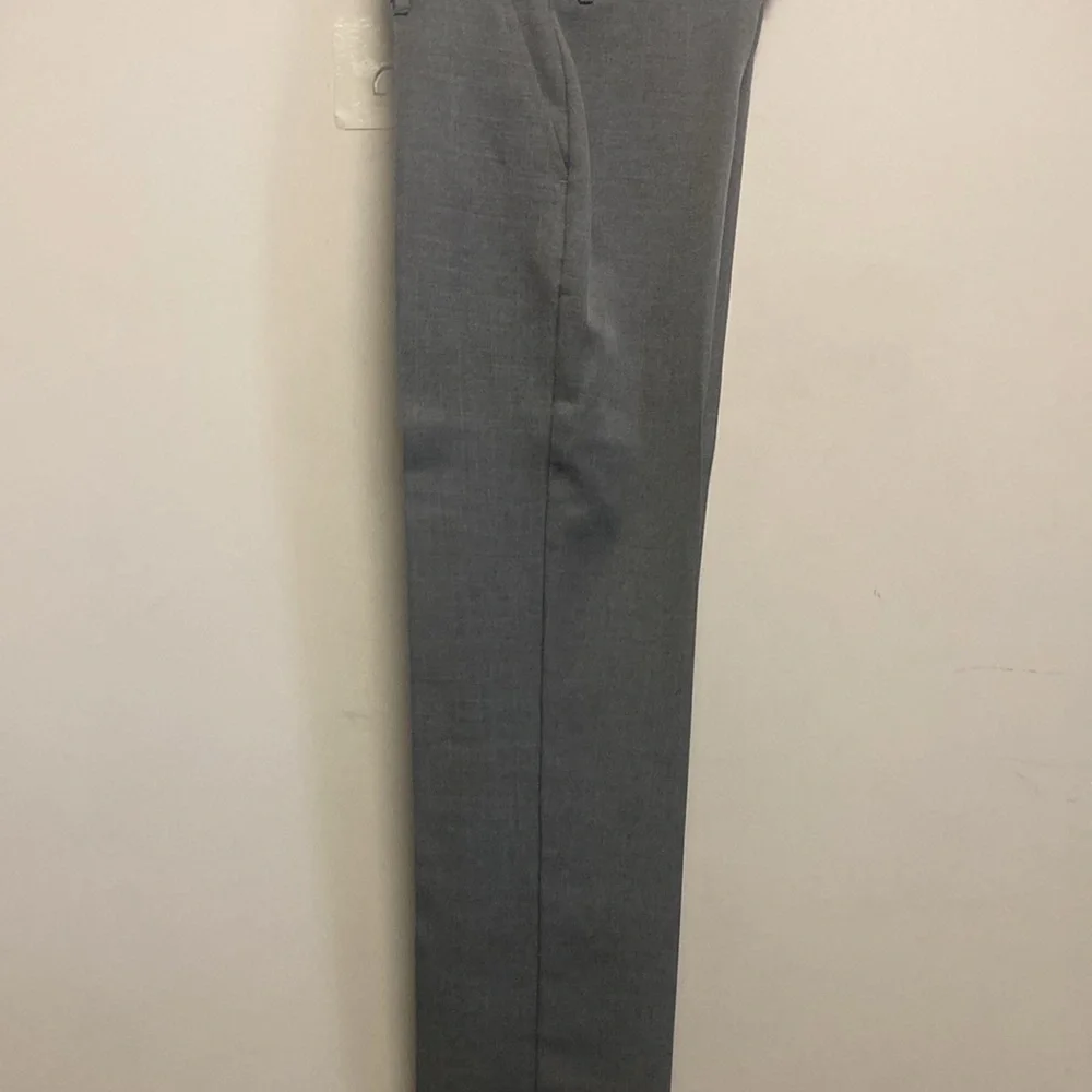VAN HEUSEN/ Boy’s Gray 2 piece suit - Picture 2 of 2